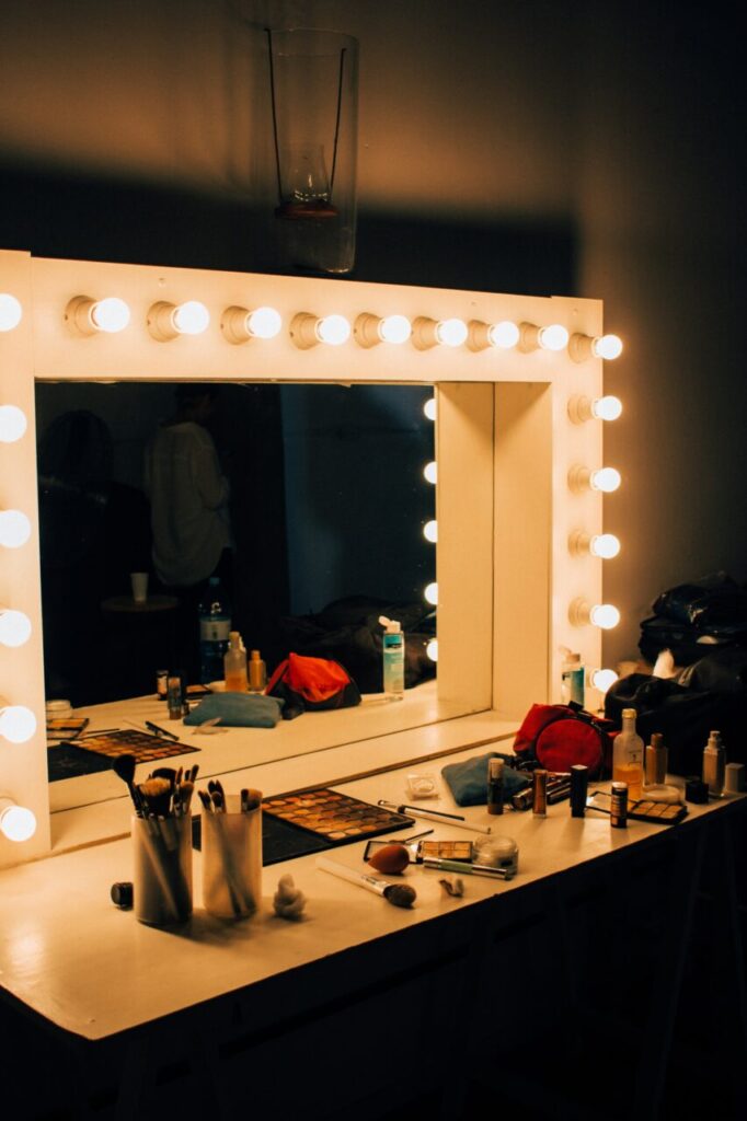 tips bisnis jasa makeup artist - stage